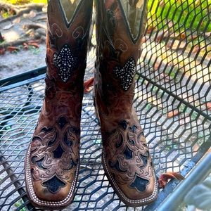 Western Corral boots Sz 7 Wide